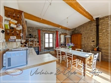 Maison de caractère avec tour médiévale, terrasse plein sud et grand garage – Cesseras
