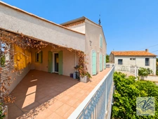 MAISON DE CARACTÈRE – 6 CHAMBRES, ASCENSEUR, TERRASSE ET VUE SUR LES VIGNES – VILLEDAIGNE
