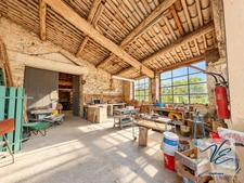 Atelier en pierre à vendre à Pépieux – 233 m² avec mezzanine