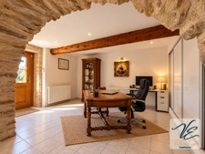 Domaine de caractère – 46 ha, mas en pierre, vignoble bio AOC, gîtes et piscine – Minervois