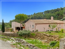 Villa de plain-pied avec piscine, dépendances et grand jardin à Bize-Minervois