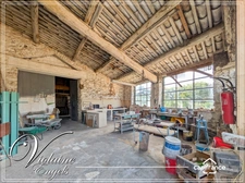 Large family home with outbuildings, swimming pool and spacious workshop in Pépieux (Aude – Minervois)