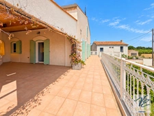MAISON DE CARACTÈRE – 6 CHAMBRES, ASCENSEUR, TERRASSE ET VUE SUR LES VIGNES – VILLEDAIGNE