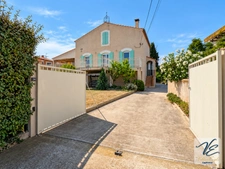 MAISON DE CARACTÈRE – 6 CHAMBRES, ASCENSEUR, TERRASSE ET VUE SUR LES VIGNES – VILLEDAIGNE
