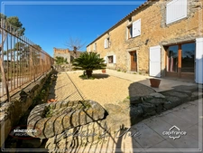 Domaine viticole d'exception de 47 hectares avec mas en pierre, gîtes et vignoble AOC Minervois – Hérault