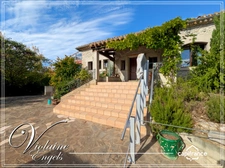 Large family home with outbuildings, swimming pool and spacious workshop in Pépieux (Aude – Minervois)