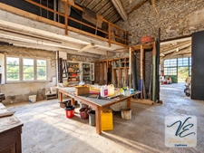 Atelier en pierre à vendre à Pépieux – 233 m² avec mezzanine