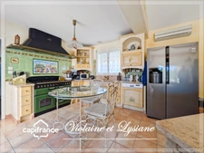 Villa de plain-pied avec piscine, dépendances et grand jardin à Bize-Minervois