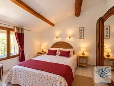 Domaine de caractère – 46 ha, mas en pierre, vignoble bio AOC, gîtes et piscine – Minervois