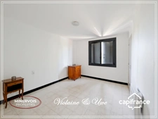 Maison en pierre rénovée avec grand garage, terrasse, cour et terrain – Siran (34210)