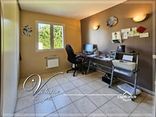 Villa de plain-pied lumineuse avec jardin piscinable et garage – Félines-Minervois