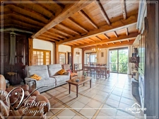 Large family home with outbuildings, swimming pool and spacious workshop in Pépieux (Aude – Minervois)