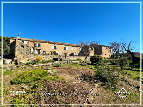 Domaine viticole d'exception de 47 hectares avec mas en pierre, gîtes et vignoble AOC Minervois – Hérault