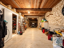 Domaine de caractère – 46 ha, mas en pierre, vignoble bio AOC, gîtes et piscine – Minervois