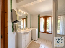 Domaine de caractère – 46 ha, mas en pierre, vignoble bio AOC, gîtes et piscine – Minervois