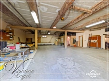 Large family home with outbuildings, swimming pool and spacious workshop in Pépieux (Aude – Minervois)