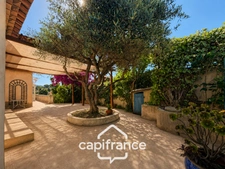 CARQUEIRANNE – LE PRADON – 293 m² – VUE MER – PLAGE À PIED – 2 HABITATIONS