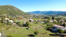 Rare à la vente : grand terrain constructible de 8085m2 avec vue panoramique à Banon (04)