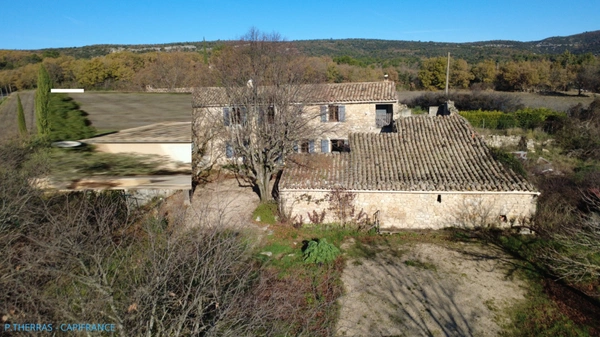 Ancienne ferme pleine de charme offrant un beau potentiel