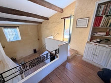 Maison familiale à vendre 7 pièces SAINT TRINIT (84) - Tropézienne avec vue sur les toits du village et la campagne environnante