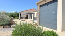 Recently built single-story house – Subdivision of land permitted – Prime location