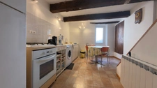SOUS COMPROMIS - Maison de village avec jardinet et parking - Saint Trinit