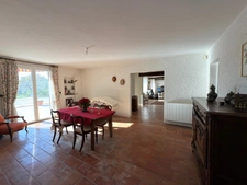 Luberon - Maison familiale de plain-pied avec piscine et fort potentiel
