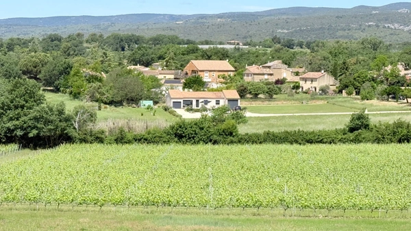 Maison récente de plain-pied – Division parcellaire autorisée – environnement privilégié