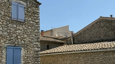 Maison familiale à vendre 7 pièces SAINT TRINIT (84) - Tropézienne avec vue sur les toits du village et la campagne environnante