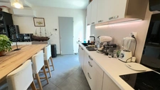 House for sale in Apt - 4 rooms - single storey - 3 bedrooms - flat plot of 458m2 on the heights of Apt