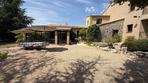 Grande propriété avec Piscine Naturelle - Élégance provençale entre Mont Ventoux et Luberon en EXCLUSIVITÉ