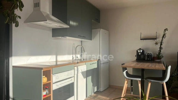  LA CIOTAT (13) – T2 de 43,24 m² au dernier étage avec ascenseur, balcon et vue dégagée