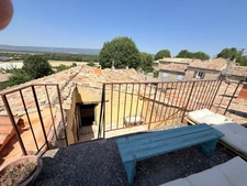 Maison familiale à vendre 7 pièces SAINT TRINIT (84) - Tropézienne avec vue sur les toits du village et la campagne environnante