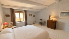 Maison familiale à vendre 7 pièces SAINT TRINIT (84) - Tropézienne avec vue sur les toits du village et la campagne environnante