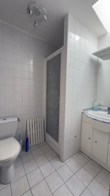 SOUS COMPROMIS - Maison de village avec jardinet et parking - Saint Trinit