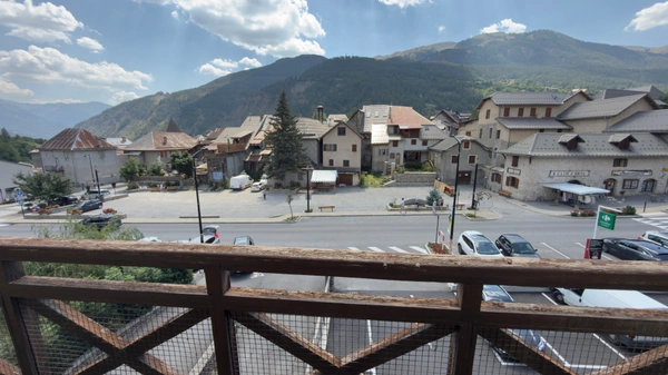 Duplex 102m2 rénové - 5 pièces - 3 chambres - balcon avec vue montagnes - proximité stations de ski