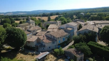 Maison familiale à vendre 7 pièces SAINT TRINIT (84) - Tropézienne avec vue sur les toits du village et la campagne environnante