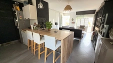 House for sale in Apt - 4 rooms - single storey - 3 bedrooms - flat plot of 458m2 on the heights of Apt