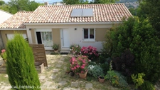 House for sale in Apt - 4 rooms - single storey - 3 bedrooms - flat plot of 458m2 on the heights of Apt