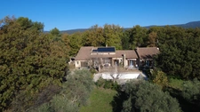 Luberon - Maison familiale de plain-pied avec piscine et fort potentiel