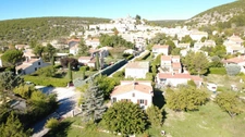 Rare à la vente : grand terrain constructible de 8085m2 avec vue panoramique à Banon (04)