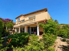 CARQUEIRANNE – LE PRADON – 293 m² – VUE MER – PLAGE À PIED – 2 HABITATIONS