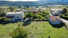 Rare à la vente : grand terrain constructible de 8085m2 avec vue panoramique à Banon (04)