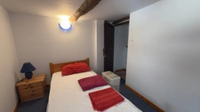 SOUS COMPROMIS - Maison de village avec jardinet et parking - Saint Trinit