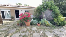 House for sale in Apt - 4 rooms - single storey - 3 bedrooms - flat plot of 458m2 on the heights of Apt
