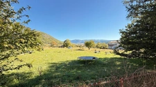 Rare à la vente : grand terrain constructible de 8085m2 avec vue panoramique à Banon (04)
