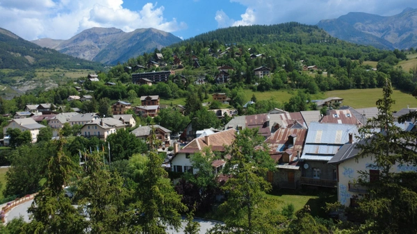 Val d'Allos, une oasis de fraicheur à la montagne - Chalet 8 pièces - Vue montagne - Altitude 1400m