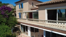 CARQUEIRANNE – LE PRADON – 293 m² – VUE MER – PLAGE À PIED – 2 HABITATIONS