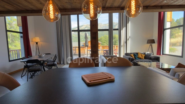 Maison à vendre 7 pièces ALLOS (04) - 4 Chambres - Piscine intérieure