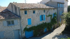 Maison familiale à vendre 7 pièces SAINT TRINIT (84) - Tropézienne avec vue sur les toits du village et la campagne environnante